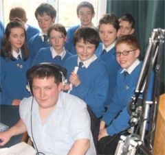 Eddie McLaughlin in the ICRfm studio with pupils from Buncrana during Seachtain Na Gaeilge.